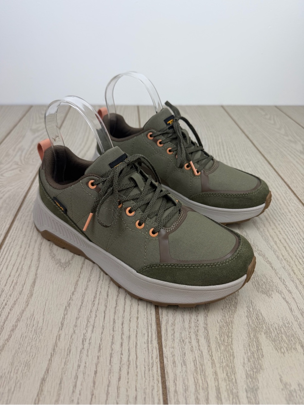 Teva Women's Ellwood Slip-Resistant Hiking Sneakers US8 Burnt Olive $100